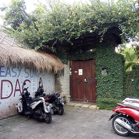 Easy Surf Dacha Hotel Canggu Екстериор снимка